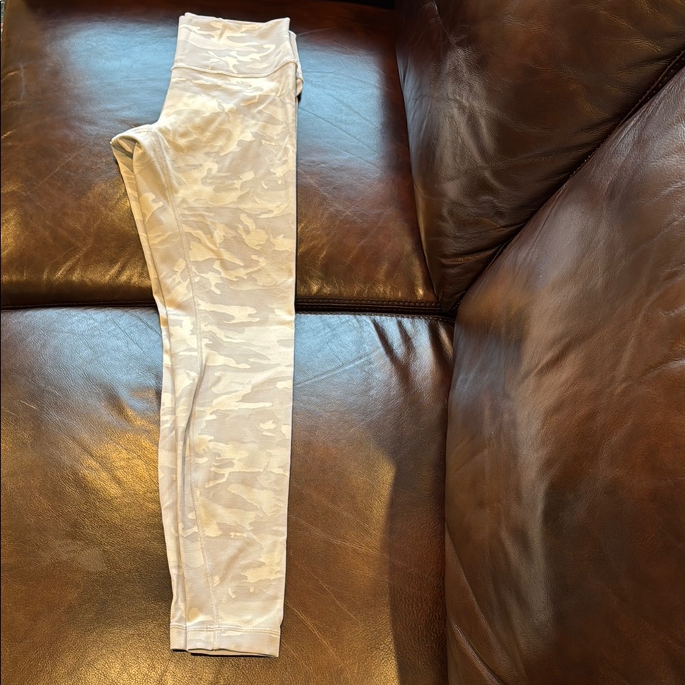 Lululemon Women Camouflage Leggings, Size 8